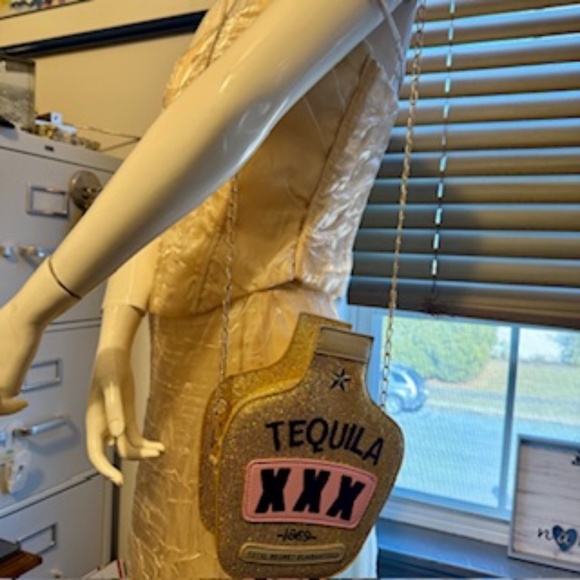 Tequila bottle purse (silver or gold) - Picture 8 of 8